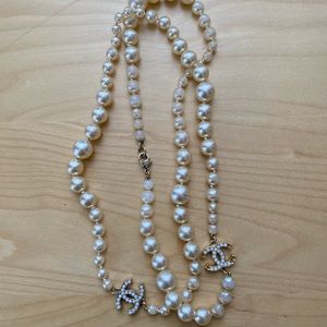 CHANEL Pearl Necklace w/ CC logos